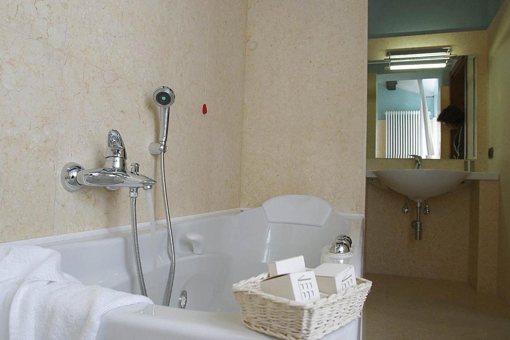 Albergo Morandi Reggio nell'Emilia Buitenkant foto